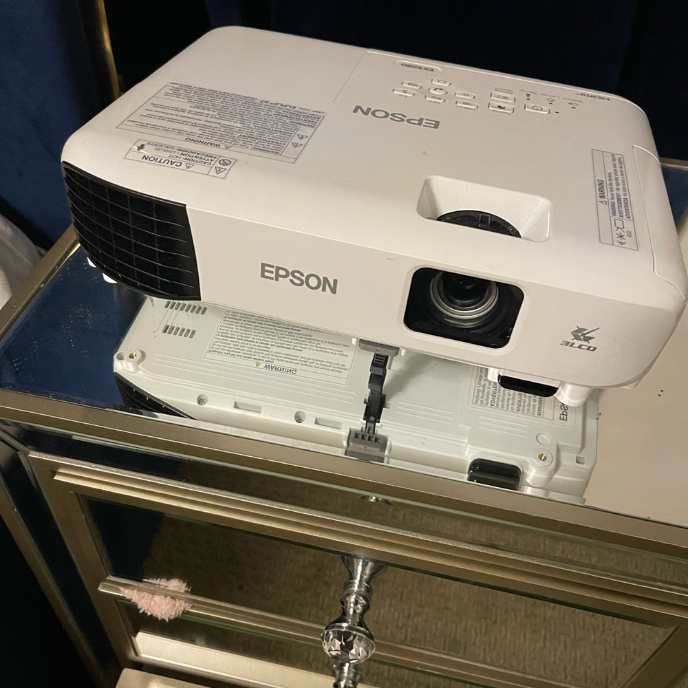 Epson - EX3280 3LCD XGA Projector with Built-in Speaker - White-used